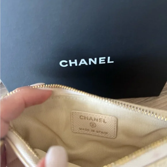 CHANEL Matelasse Classic Mini O Pouch Cream Caviar Leather - Picture 6 of 9